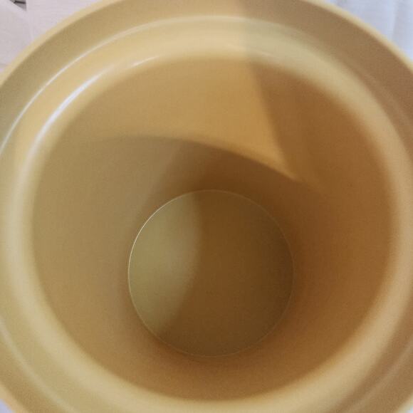 Vintage Rubbermaid 2224 Mushroom Canister 1970s Retro Yellow Kitchen Container - Picture 6 of 10